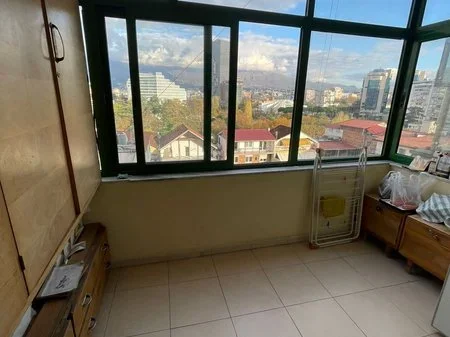 Tirane, jepet me qera apartament 2+1+Ballkon Kati 8, 75 m² 600 € (Shallvaret)