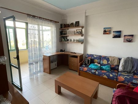 Tirane, jepet me qera apartament 2+1+Ballkon Kati 8, 75 m² 600 € (Shallvaret)