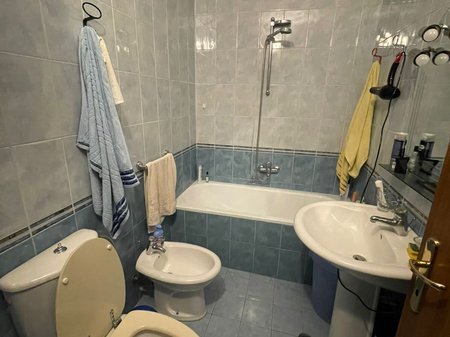 Tirane, jepet me qera apartament 2+1+Ballkon Kati 8, 75 m² 600 € (Shallvaret)
