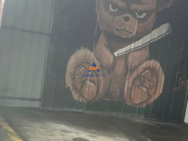 Tirane, jepet me qera magazine Kati 0, 60 m² 830 € 