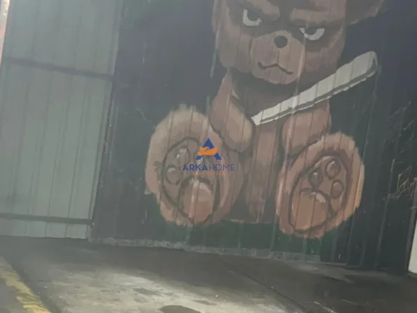 Tirane, jepet me qera magazine Kati 0, 60 m² 830 € 