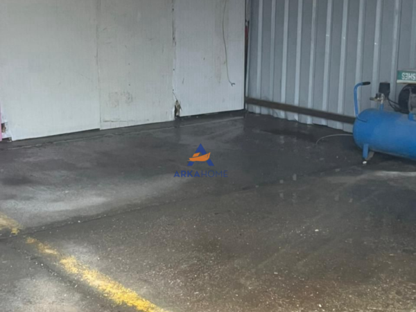 Tirane, jepet me qera magazine Kati 0, 60 m² 830 € 