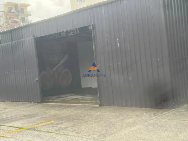 Tirane, jepet me qera magazine Kati 0, 60 m² 830 € 