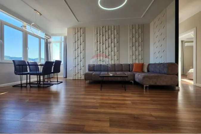 Tirane, jepet me qera apartament 2+1 , 110 m² 1.500 € (Stadiumi Dinamo)