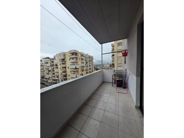 Tirane, jepet me qera apartament 2+1 Kati 4, 520 € (Prane Bohemit ne Astir)