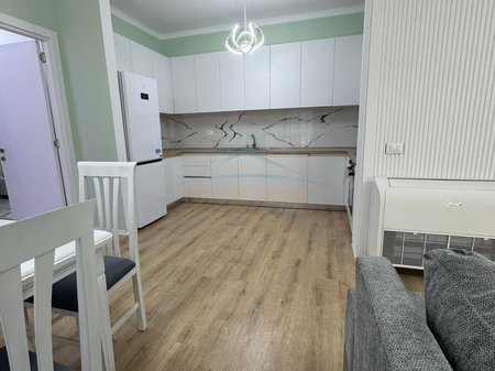 Tirane, jepet me qera apartament 2+1+Ballkon Kati 4, 110 m² 1.200 € (rruga Myslym Shyri)