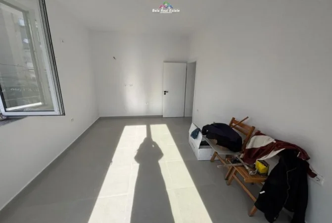 Shqiperi, jepet me qera zyre Kati 1, 75 m² 1.000 € (Rruga Mine Peza)
