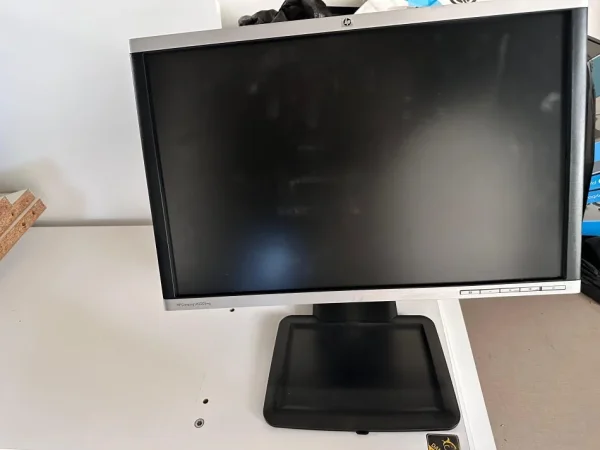 Tirane, shes 14x fts pc system esprimo p720 e85+ quadcore intel core i5-4590 15gb ram 1tb ssd 10x dell plus i5-7500 8gb 250 gb ssd I5 Gen7 50euro komplet I5gen4 40euro komplet. 0686660500 50 €