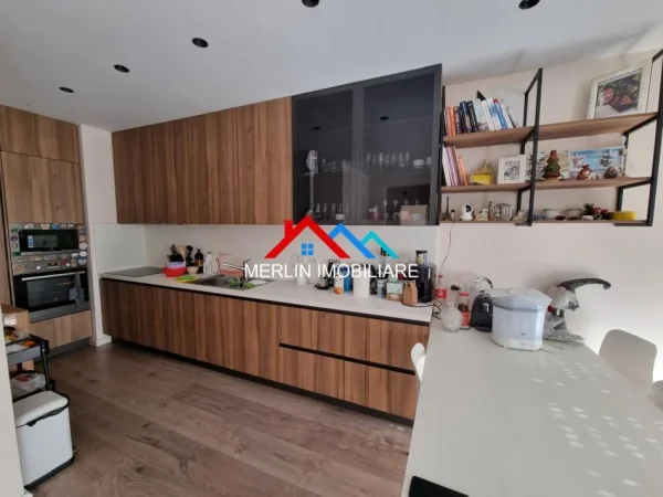 Tirane, shitet apartament 2+1+Ballkon Kati 3, 102 m² 250.000 € (RRUGA ANASTAS KULLURIOTI,ALI DEM)