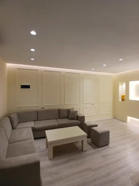 Tirane, jepet me qera Vile 2+1 Kati 3, 110 m² 700 € (21 Dhjetori)