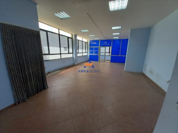 Tirane, jap me qera ambjent biznesi Kati 1, 85 m² 623 € 