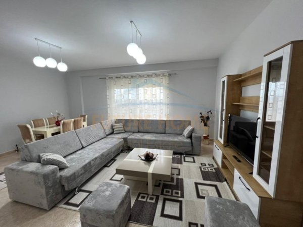 Tirane, jepet me qera apartament 2+1 Kati 4, 94 m² 480 € (Shkoze)