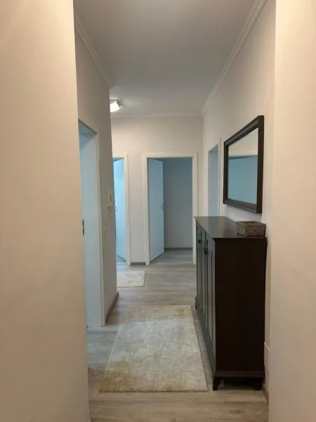 Tirane, jepet me qera apartament 2+1 Kati 3, 126 m² 1.000 € (Rruga Thomas Ziko)