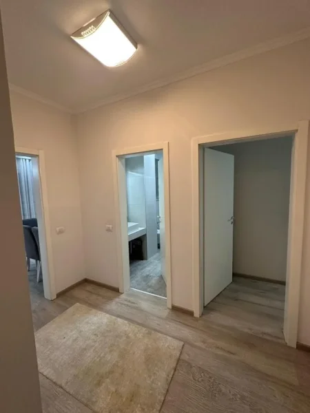 Tirane, jepet me qera apartament 2+1 Kati 3, 126 m² 1.000 € (Rruga Thomas Ziko)