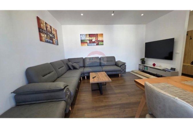 Tirane, jepet me qera apartament 2+1 , 95 m² 1.000 € (rruga Mine Peza)