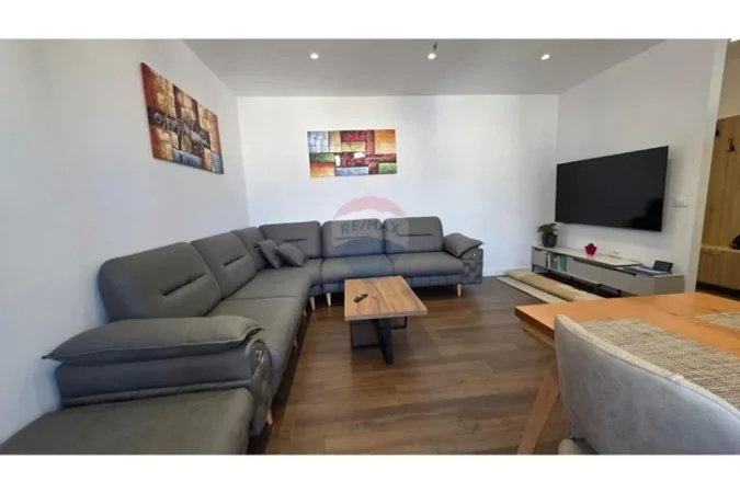 Tirane, jepet me qera apartament 2+1 , 95 m² 1.000 € (rruga Mine Peza)