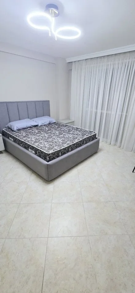 Tirane, jepet me qera apartament 3+1+Ballkon , 96 m² 1.000 € (Rruga Mine Peza)