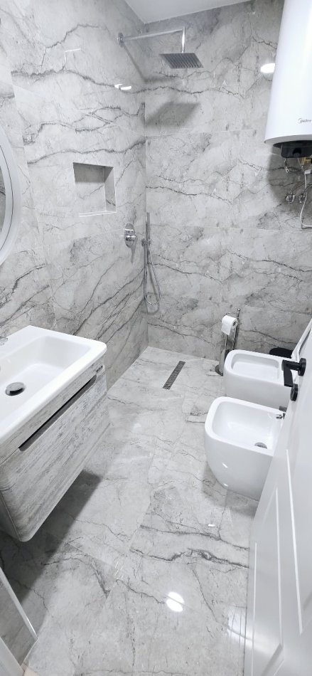 Tirane, jepet me qera apartament 3+1+Ballkon , 96 m² 1.000 € (Rruga Mine Peza)