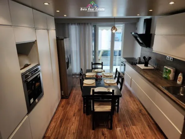 Tirane, jepet me qera apartament 2+1 Kati 2, 114 m² 1.000 € (Rruga e Kosovareve)