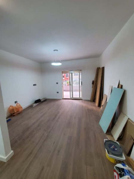 Tirane, shitet apartament 1+1+Aneks+Ballkon Kati 2, 77 m² 190.000 € (komuna e parisit)