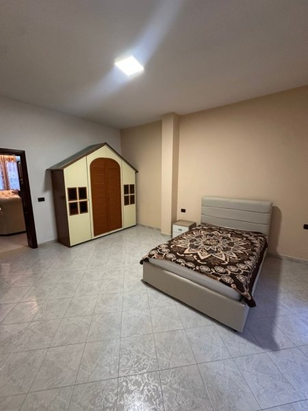 Tirane, jepet me qera Vile 2+1+Aneks+Ballkon , 90 m² 450 € (Rrethi i Shkozes)