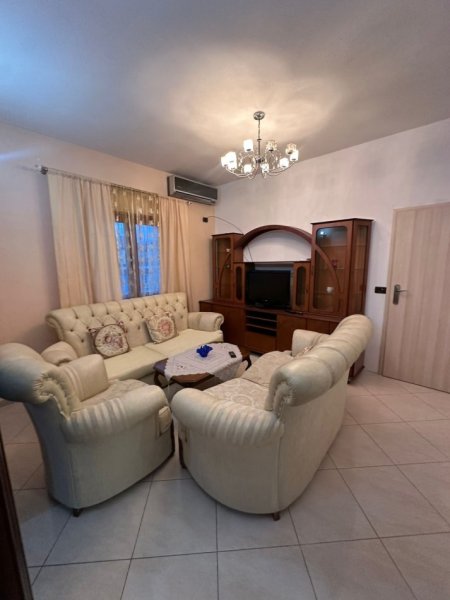 Tirane, jepet me qera Vile 2+1+Aneks+Ballkon , 90 m² 450 € (Rrethi i Shkozes)
