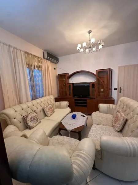Tirane, jepet me qera Vile 2+1+Aneks+Ballkon , 90 m² 450 € (Rrethi i Shkozes)