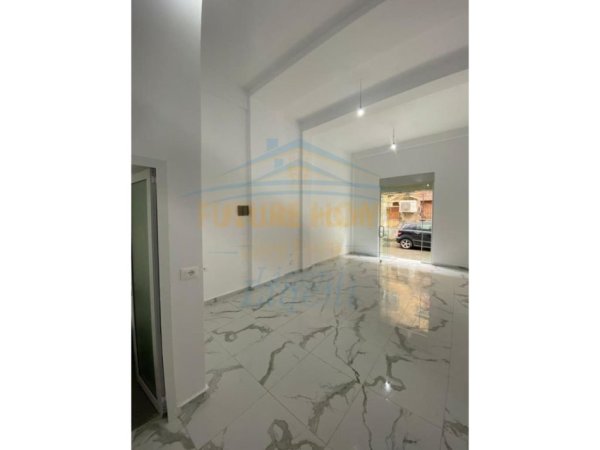 Tirane, shitet ambjent biznesi Kati 0, 33 m² 120.000 € (Rruga Brigada 8, Blloku, Tiranë.)