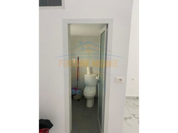 Tirane, shitet ambjent biznesi Kati 0, 33 m² 120.000 € (Rruga Brigada 8, Blloku, Tiranë.)