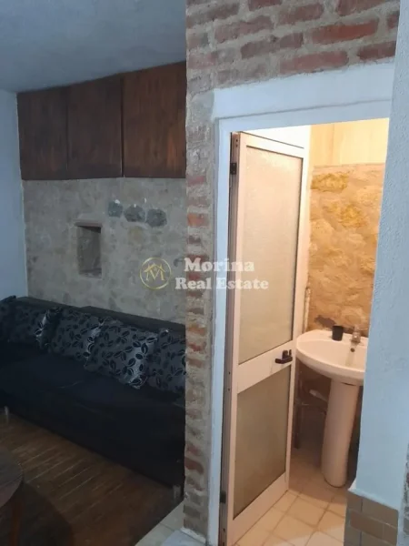 Tirane, jepet me qera shtepi 1+1 Kati 1, 55 m² 250 € (Qytet Studenti)