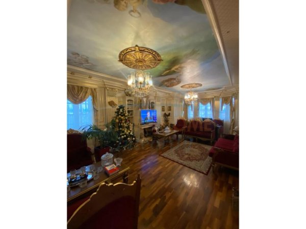 Tirane, Shitet, Vilë, Kodra e Priftit, 680.000 €