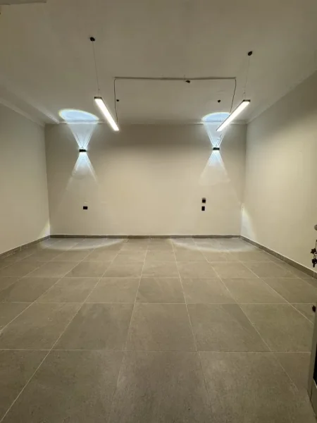 Tirane, jepet me qera dyqan Kati 0, 30 m² 400 € (Irfan Tomini)