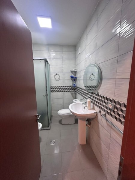 Tirane, jepet me qera apartament 1+1 Kati 2, 67 m² 520 € (Misto Mame)