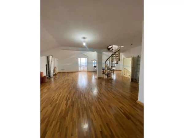 Tirane, shitet Vile 3 Katshe Kati 1, 757 m² 680.000 € (Kodra e Priftit)