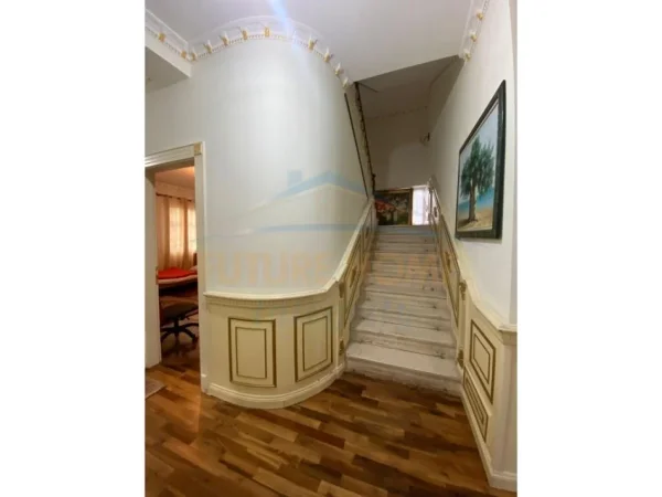 Tirane, shitet Vile 3 Katshe Kati 1, 757 m² 680.000 € (Kodra e Priftit)