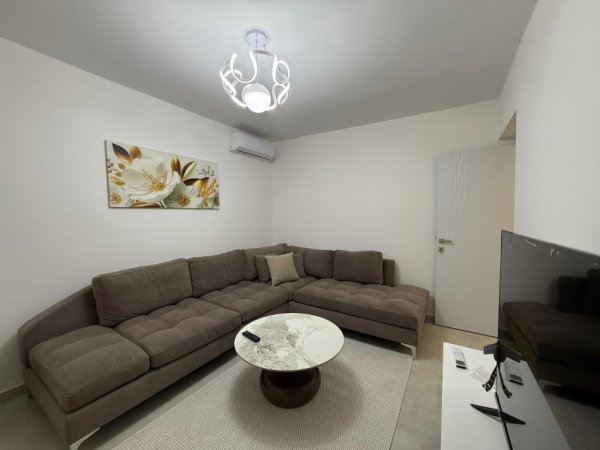Tirane, jepet me qera apartament 2+1+Ballkon , 75 m² 650 € (Selvia)