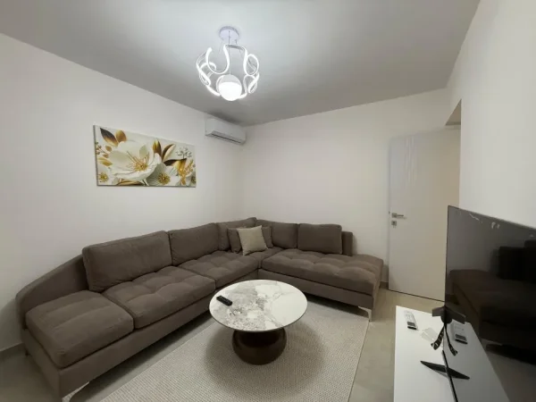 Tirane, jepet me qera apartament 2+1+Ballkon , 75 m² 650 € (Selvia)
