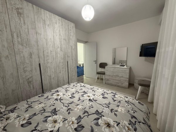 Tirane, jepet me qera apartament 2+1+Ballkon , 75 m² 650 € (Selvia)