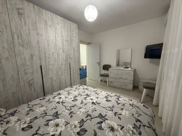 Tirane, jepet me qera apartament 2+1+Ballkon , 75 m² 650 € (Selvia)