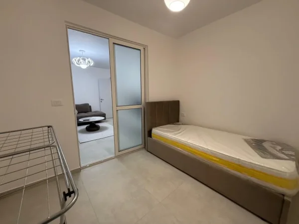 Tirane, jepet me qera apartament 2+1+Ballkon , 75 m² 650 € (Selvia)
