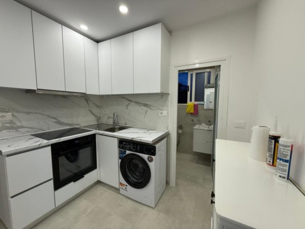 Tirane, jepet me qera apartament 2+1+Ballkon , 75 m² 650 € (Selvia)