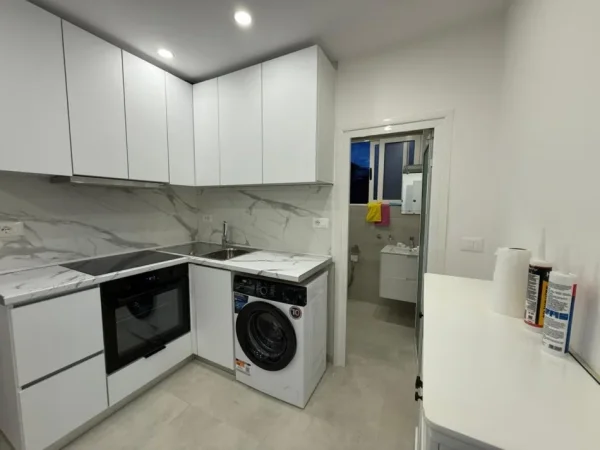 Tirane, jepet me qera apartament 2+1+Ballkon , 75 m² 650 € (Selvia)