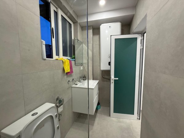 Tirane, jepet me qera apartament 2+1+Ballkon , 75 m² 650 € (Selvia)