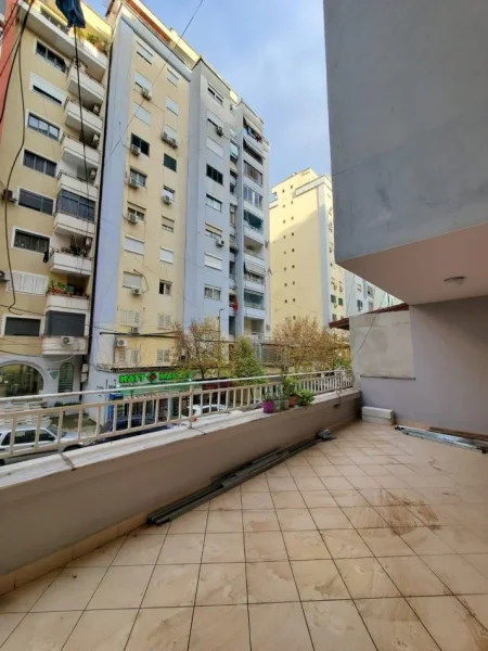 Shqiperi, shes apartament 1+1+Ballkon Kati 2, 59 m² +18M2 VERANDE 179 € (skender luarasi)