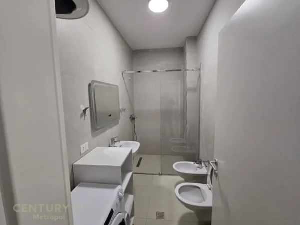 Tirane, jepet me qera apartament 1+1 Kati 3, 62 m² 500 € (bulervardi ri ne fund fare)