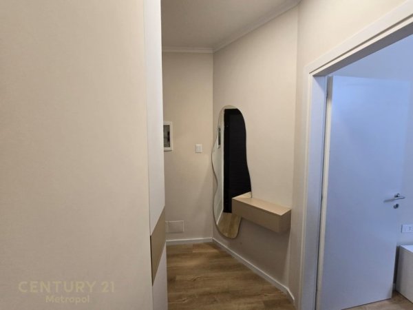 Tirane, jepet me qera apartament 1+1 Kati 3, 62 m² 500 € (bulervardi ri ne fund fare)