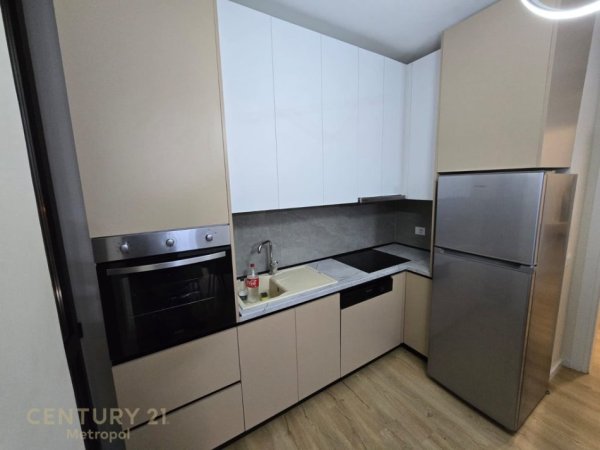 Tirane, jepet me qera apartament 1+1 Kati 3, 62 m² 500 € (bulervardi ri ne fund fare)