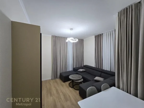 Tirane, jepet me qera apartament 1+1 Kati 3, 62 m² 500 € (bulervardi ri ne fund fare)