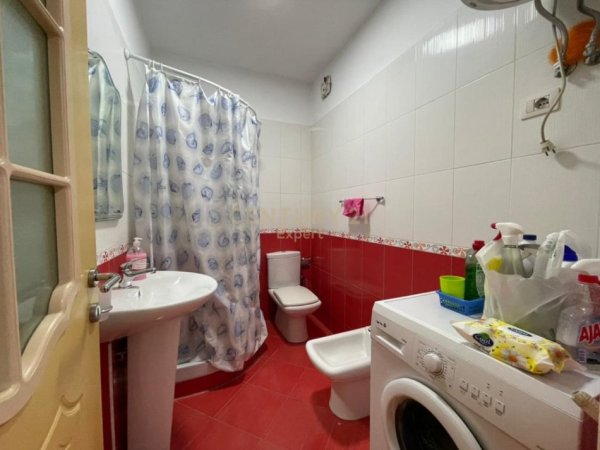 Tirane, jepet me qera apartament 1+1+Ballkon Kati 4, 72 m² 500 € (don bosco)