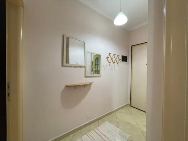 Tirane, jepet me qera apartament 1+1+Ballkon Kati 4, 72 m² 500 € (don bosco)